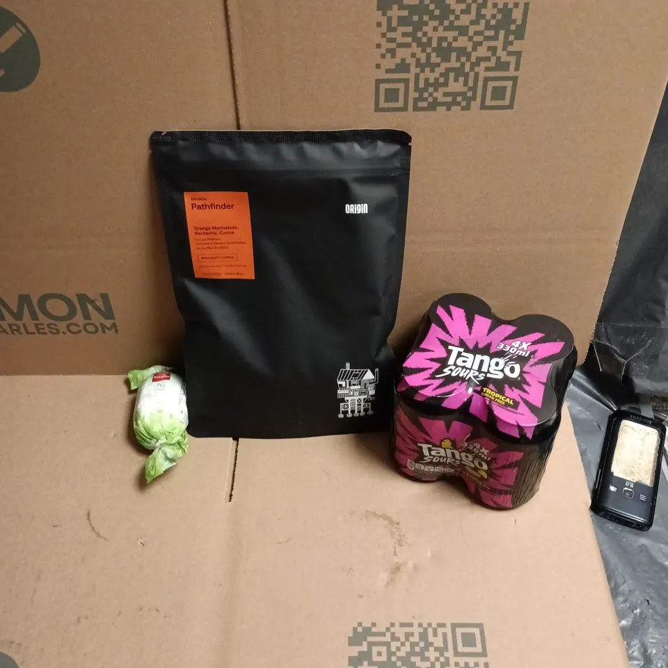 APPROXIMATELY 12 ASSORTED FOOD AND DRINKS ITEMS TO INCLUDE - TANGO SOURS TROPICAL 330ML CANS, PATHFINDER WHOLEBEAN COFFEE, PRALINE MARZIPAN EGG ETC 