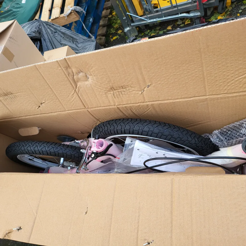 PALLET OF A SIGNIFICANT QUANTITY OF ASSORTED ITEMS TO INCLUDE FIMEI TABLETOP GRILL, DAEWOO 2 IN 1 UPRIGHT STEAM MOP, HOMIDEC CLOTHES AIRER, PINK CHILDREN'S BIKE, ETC