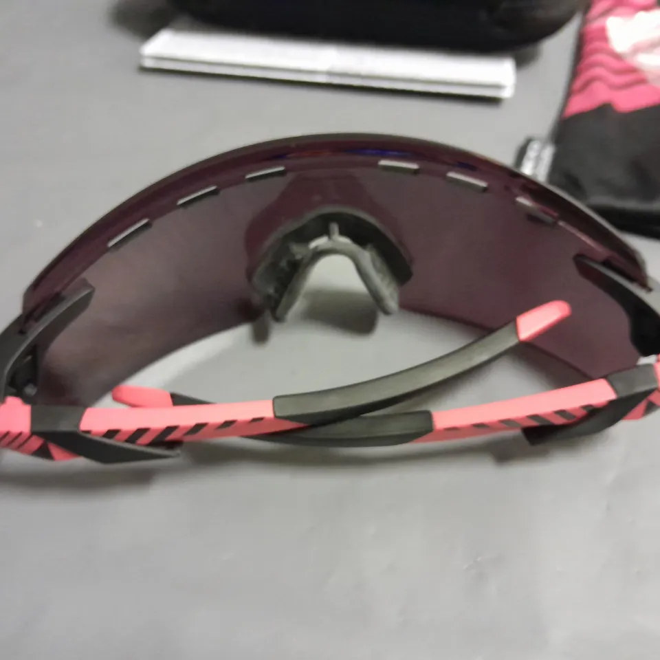 BOXED PAIR OF OAKLEY SPORTS STYLE GLASSES