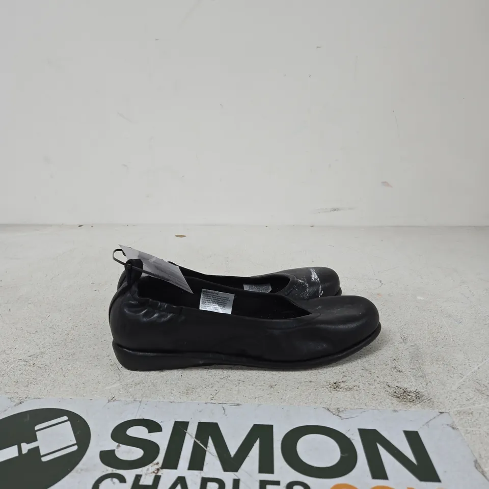HUSH PUPPIES BLACK LEATHER SLIP-ON FLATS – WOMEN'S SHOES UK 8