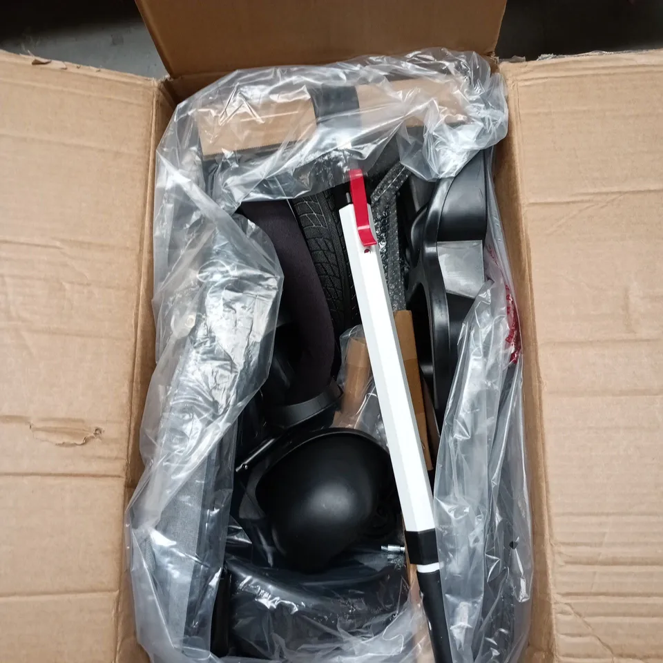 TRICYCLE HLF-6018 PUSHCHAIR/TRICYCLE BOXED