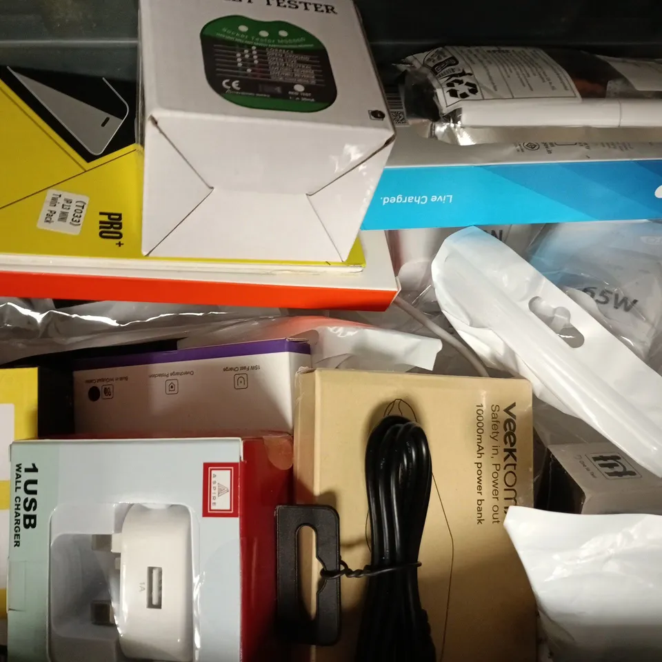 APPROXIMATELY 10 ASSORTED HOUSEHOLD ITEMS TO INCLUDE T20-C POCKET GRIP TRIPOD, POP-UP EARPHONE, ETC - COLLECTION ONLY