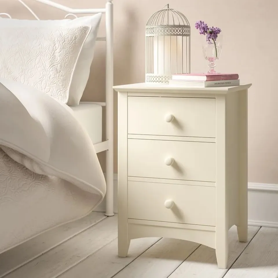 BOXED KINGSBURY 3 DRAWER BEDSIDE TABLE - WHITE (1 BOX)