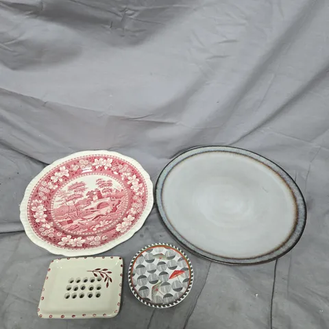 TOTE OF APPROXIMATELY 10 HOUSEHOLD POTTERY ITEMS TO INCLUDE COASTERS AND PLATES