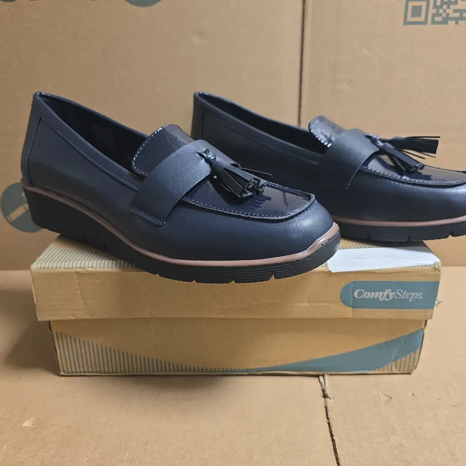 BOXED PAIR OF COMFY STEPS WEDGE LOAFERS IN NAVY SIZE 8