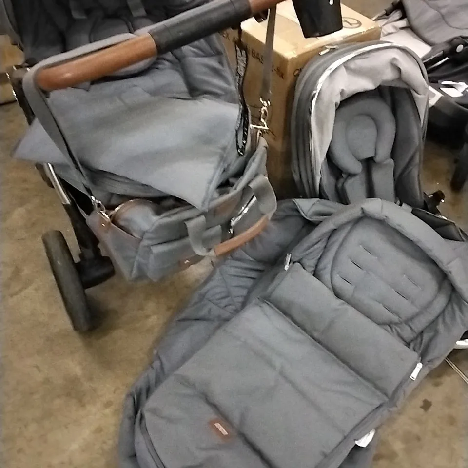BUNDLE OF ASSORTED MAMAS AND PAPAS BABY PIECES INCLUDING STROLLER, CAR SEAT AND CAR SEAT BASE