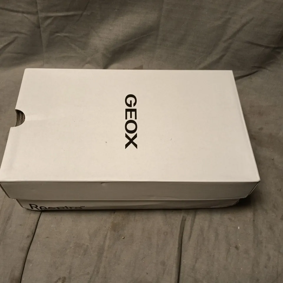 GEOX VEGA A PEARL SYNTHETIC LEATHER SANDALS – LT GOLD, UK 6 (EU 39)