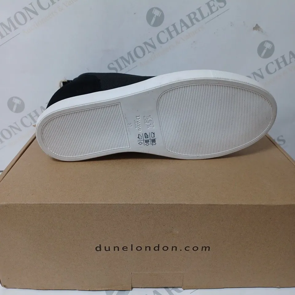 DUNE BLACK KNIT HIDDEN WEDGE TRAINER SIZE 4