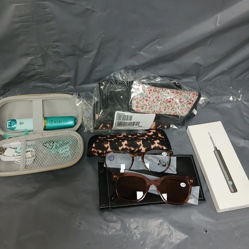 APPROXIMATELY 10 ASSORTED HOUSEHOLD PRODUCTS TO INCLUDE EAR BUD CLEANER, READING GLASSES, BODY HAIR TRIMMER ETC