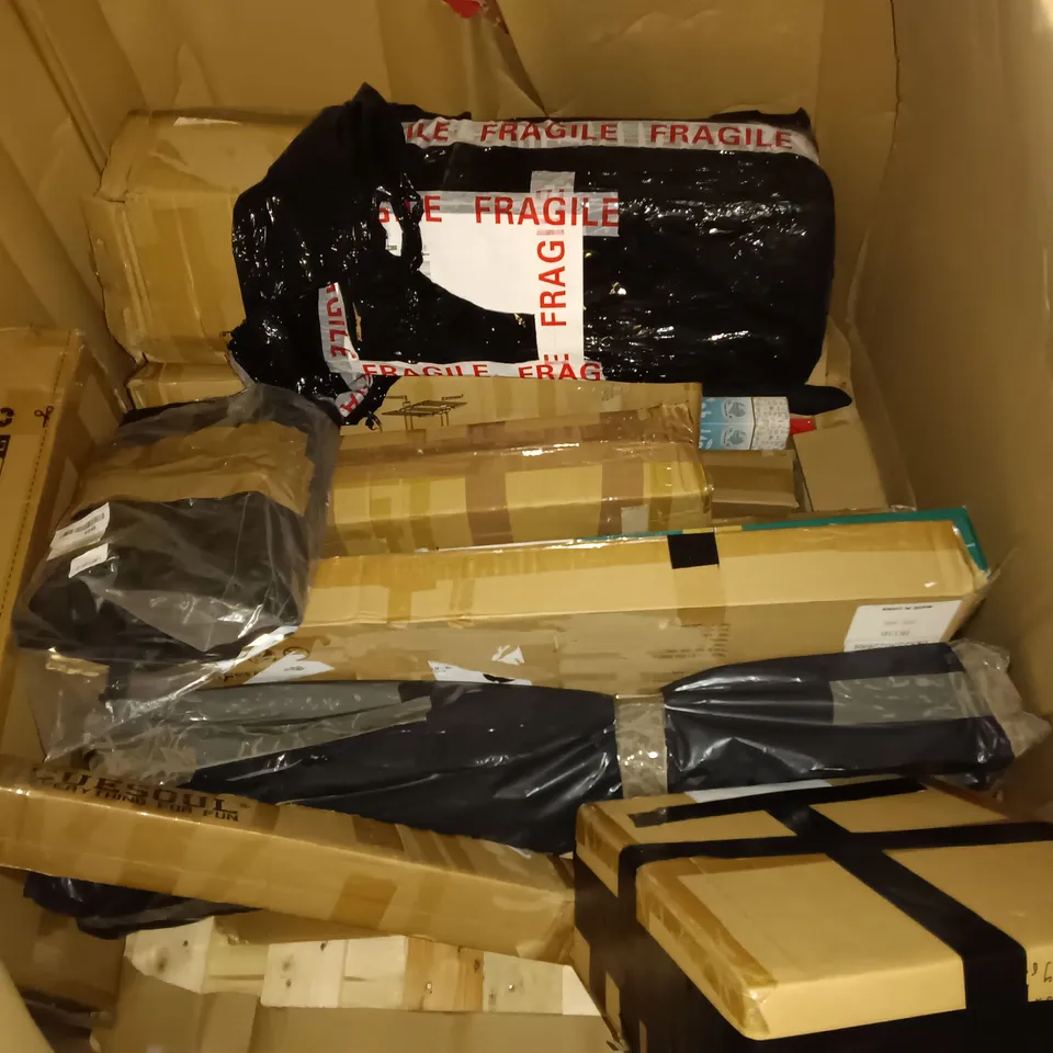 SMALL PALLET OF ASSORTED ITEMS TO INCLUDE TV SOUNDBAR 3.0 AND JUNIOR BASKETBALL SET