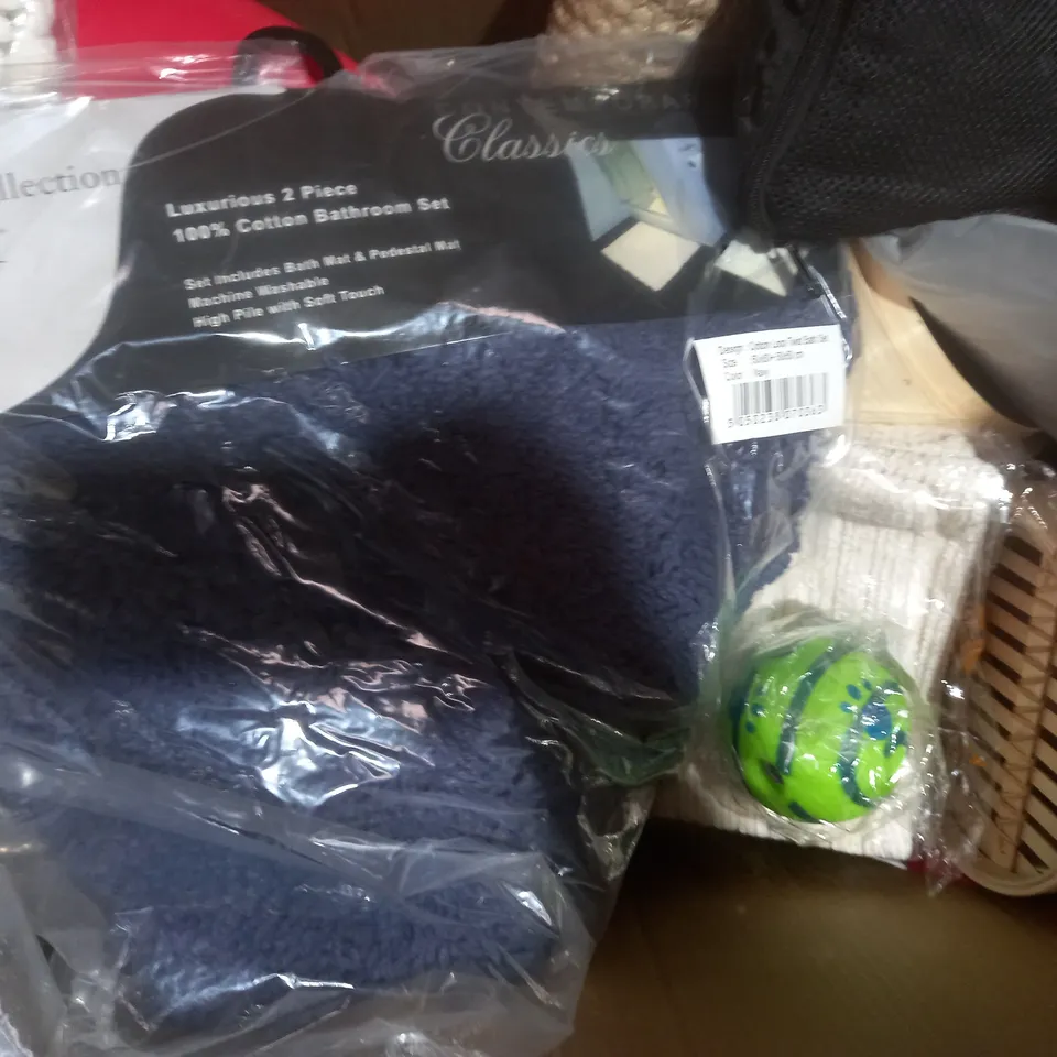 BOX OF APPROXIMATELY 20 ASSORTED HOUSEHOLD ITEMS TO INCLUDE 2PC MEASURING SPOONS, COOKER HOOD GREASE FILTERS, CHILDREN BAKING SET, ETC