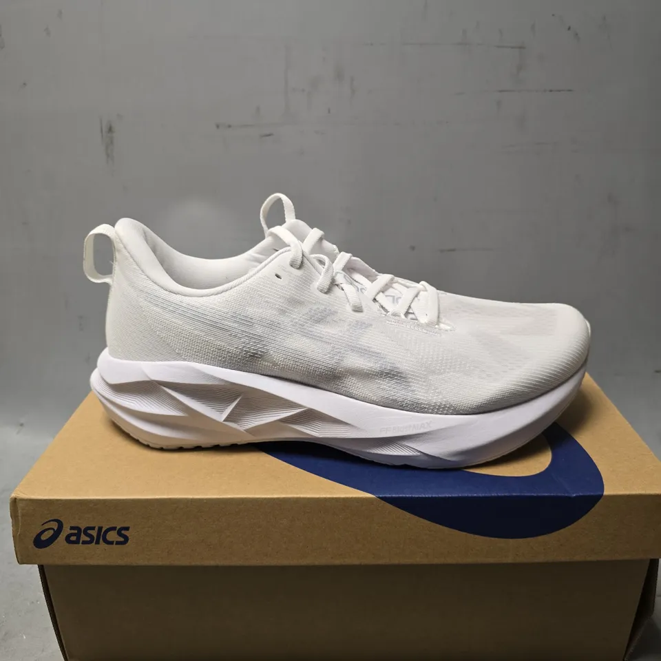 BOXED ASICS NOVABLAST 5 WHITE TRAINERS  - UK 9 1/2