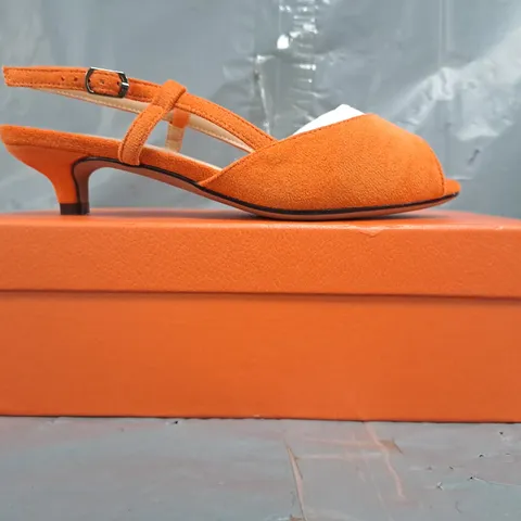 BOXED PAIR OF UNBRANDED PEEP TOE LOW HEEL SANDALS IN ORANGE SIZE EU 36