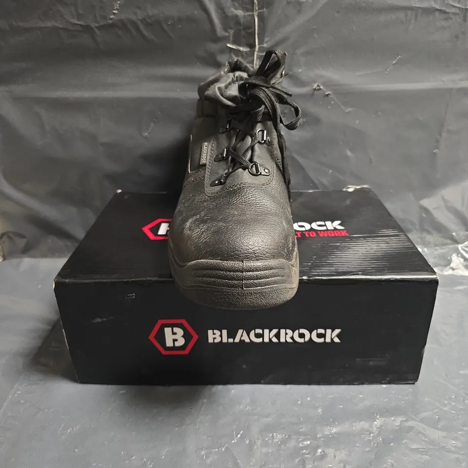 BOXED PAIR OF BLACKROCK CHUKKA BOOTS IN BLACK SIZE UK 10
