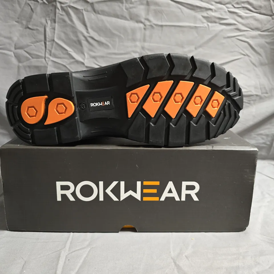 BOXED PAIR OF ROKWEAR TEPHRA WATERPROOF BOOTS IN BLACK SIZE UK 8