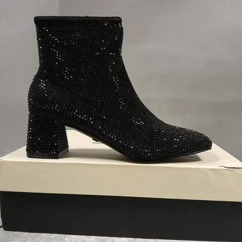 BOXED PAIR OF KURT GEIGER STORM GEM BLOCK HEEL ANKLE BOOTS IN BLACK SIZE EU 39
