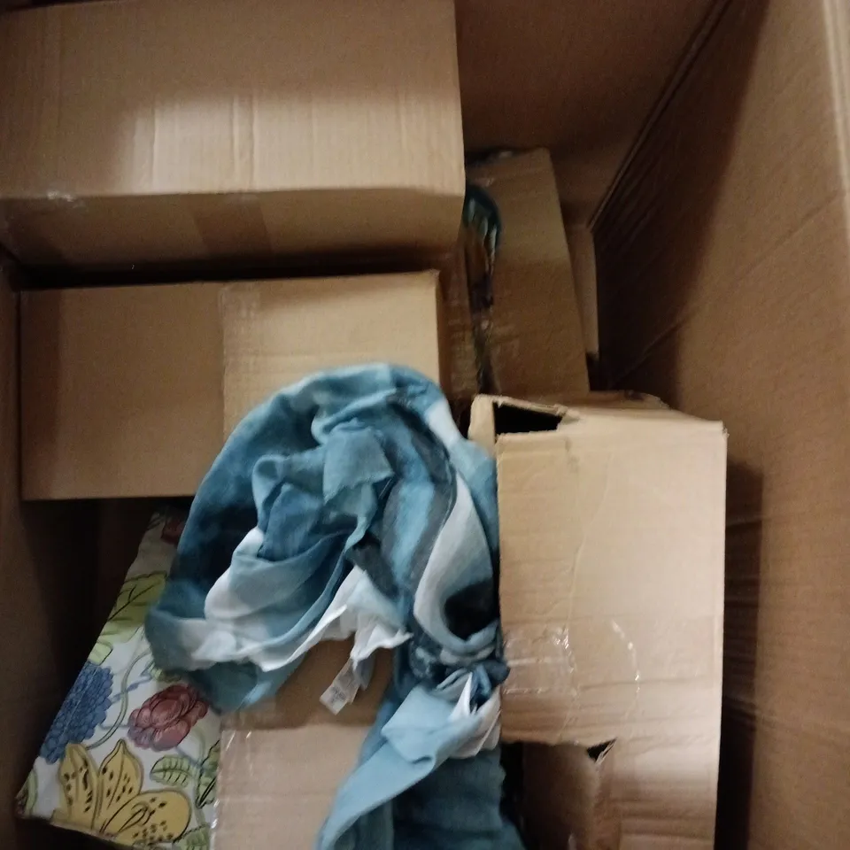 LARGE QUANTITY OF ASSORTED ITEMS TO INCLUDE SCARFS, RADLEY LONG LIFE GROCERY BAGS, FAUX FUR CROSS BODY HANDBAG, ETC - COLLECTION ONLY
