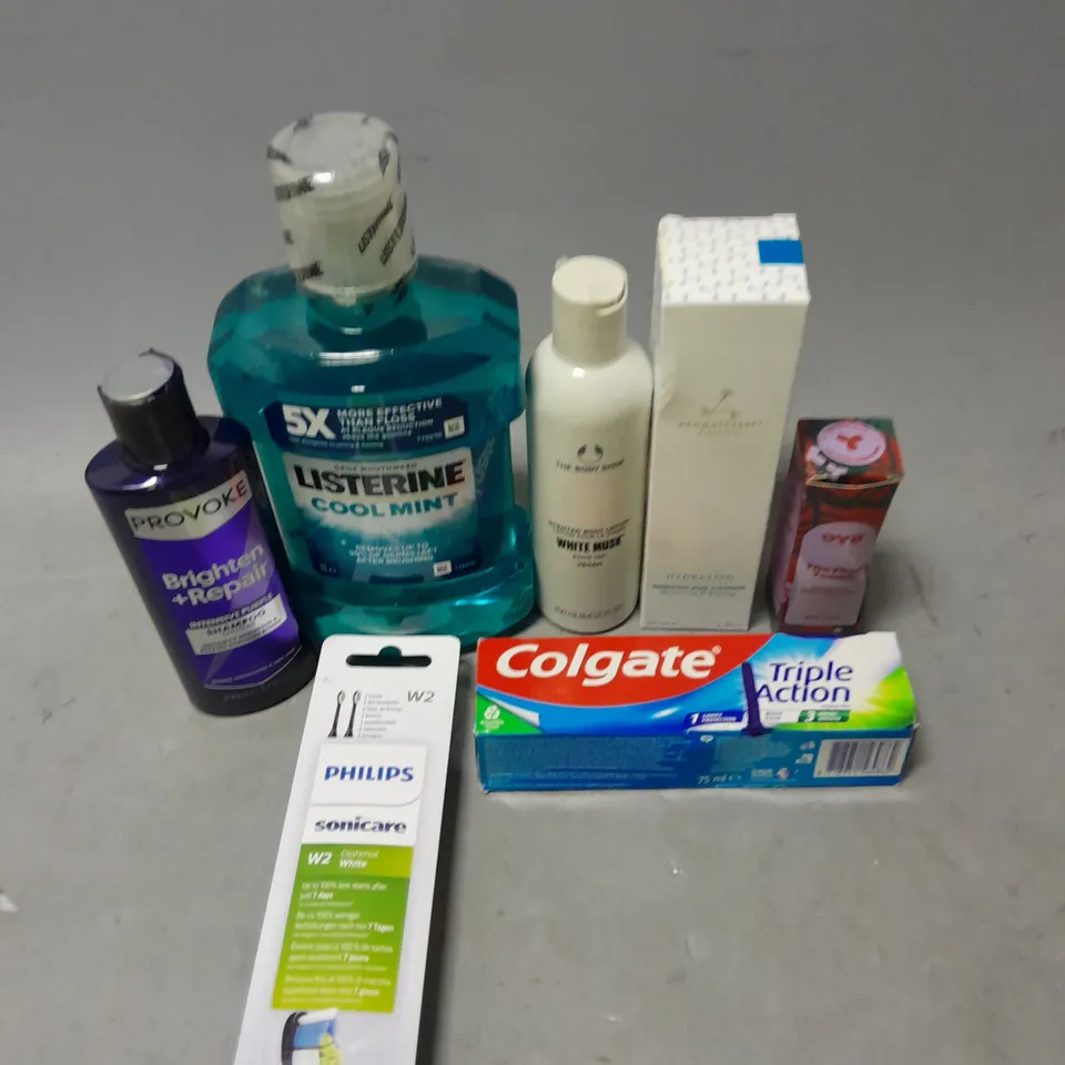 APPROXIMATELY 20 ASSORTED COSMETIC ITEMS TO INCLUDE - LISTERINE COOL MINT MOUTHWASH - PROVOKE BRIGHTEN AND REPAIR SHAMPOO - COLGATE TOOTHPASTE