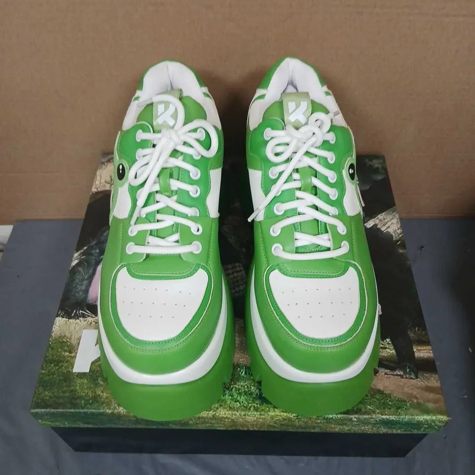KOI FWOGGY WOGGY SAYS HI CHUNKY TRAINERS – GREEN, UK7
