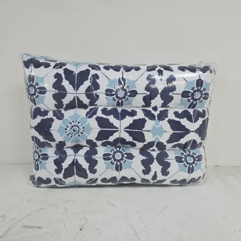 OUTDOOR BENCH/SEAT PAD BLUE/WHITE