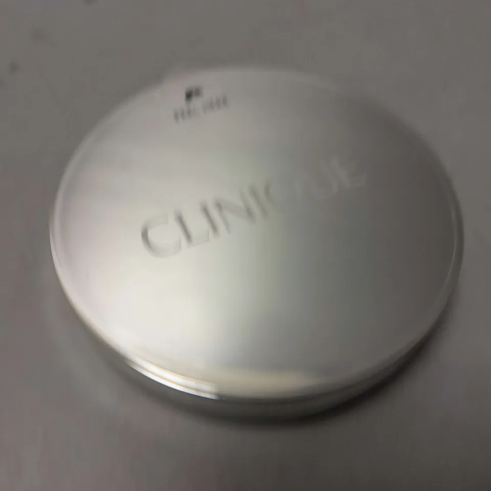 BOXED CLINIQUE SUPERPOWDER DOUBLE FACE MAKEUP (10g) (02 MATTE BEIGE)