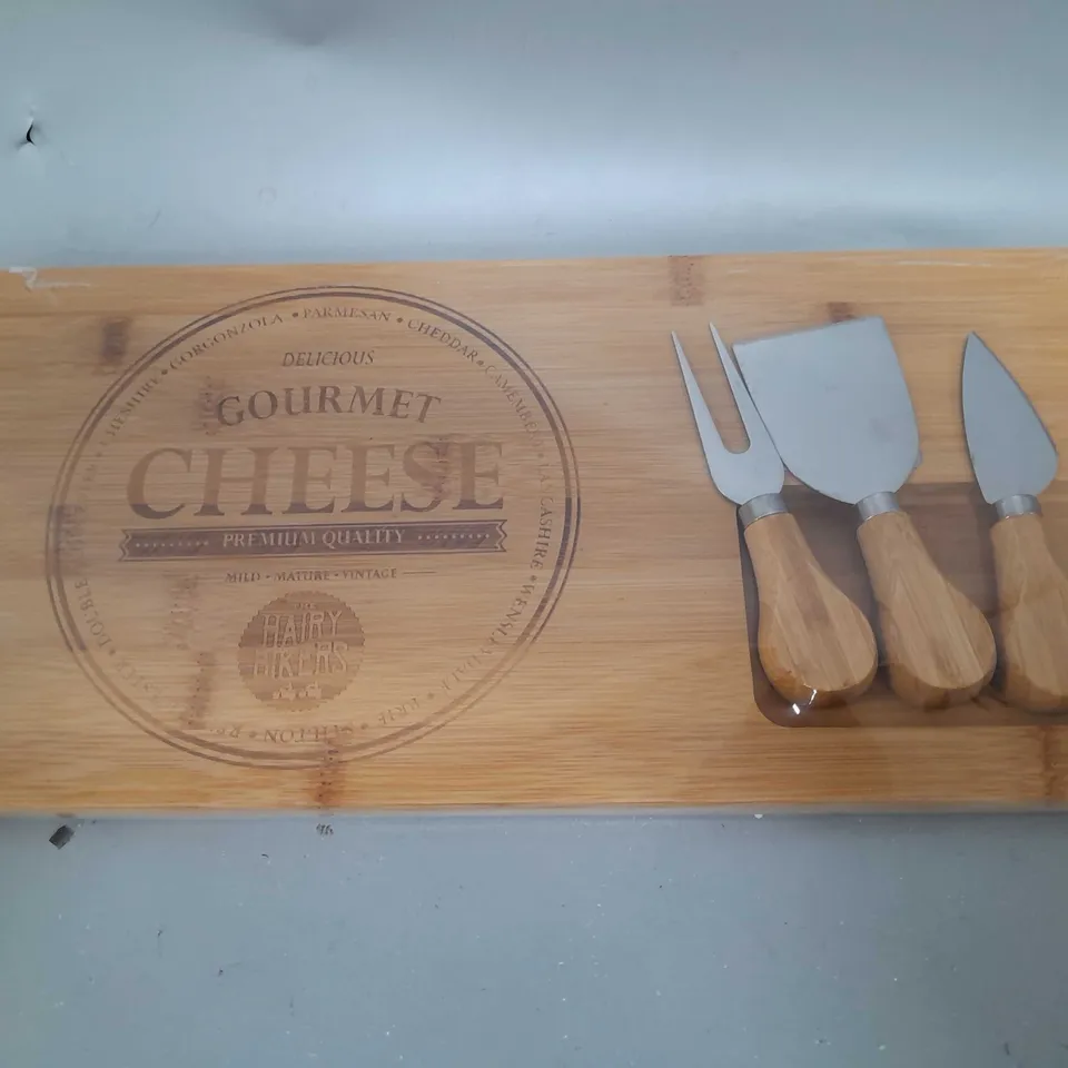 BOXED BAMBOO CHEESE BOARD AND KNIVES