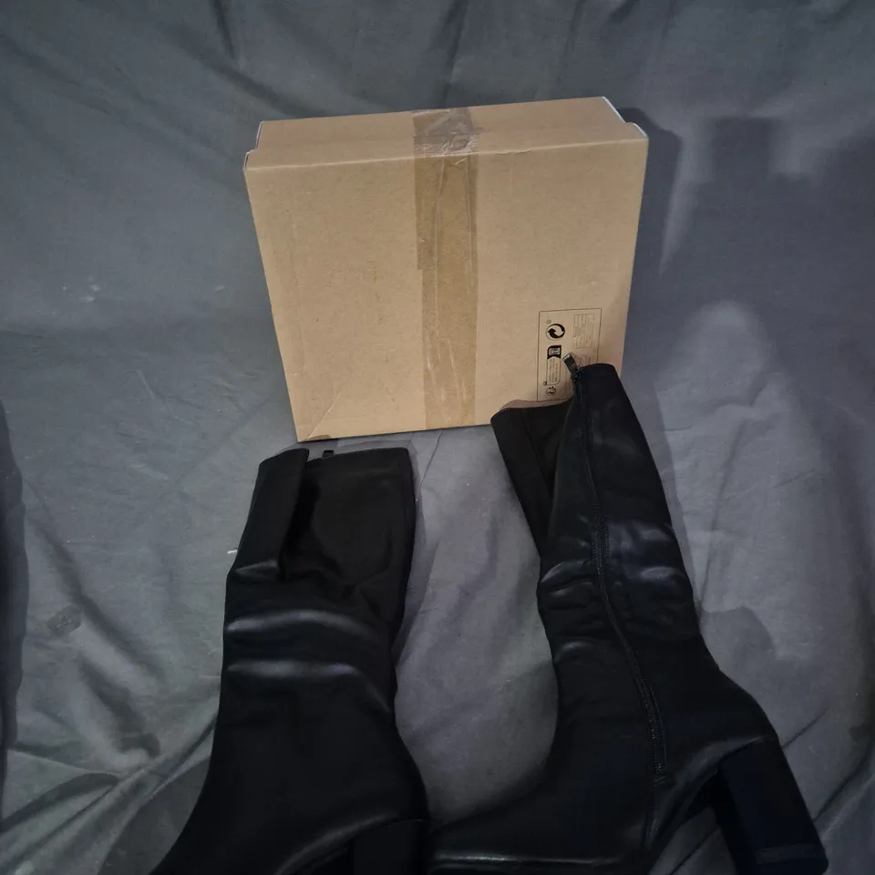 BOXED PAIR OF BLACK KNEE BOOTS - SIZE 36