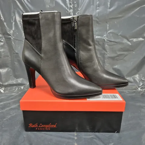PAIR OF RUTH LANGSFORD PLATFORM LEATHER ANKLE BOOTS IN BLACK SIZE 7 
