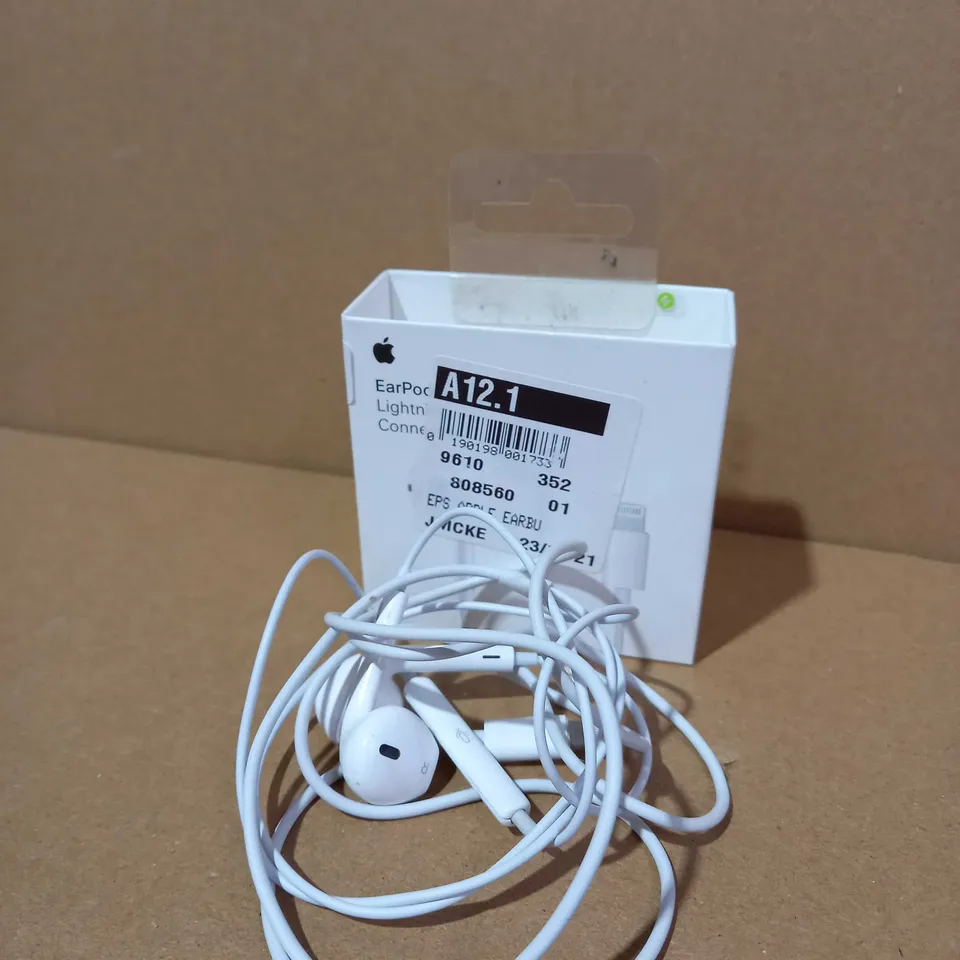 APPLE EARPODS WITH LIGHTENING CONNECTOR 