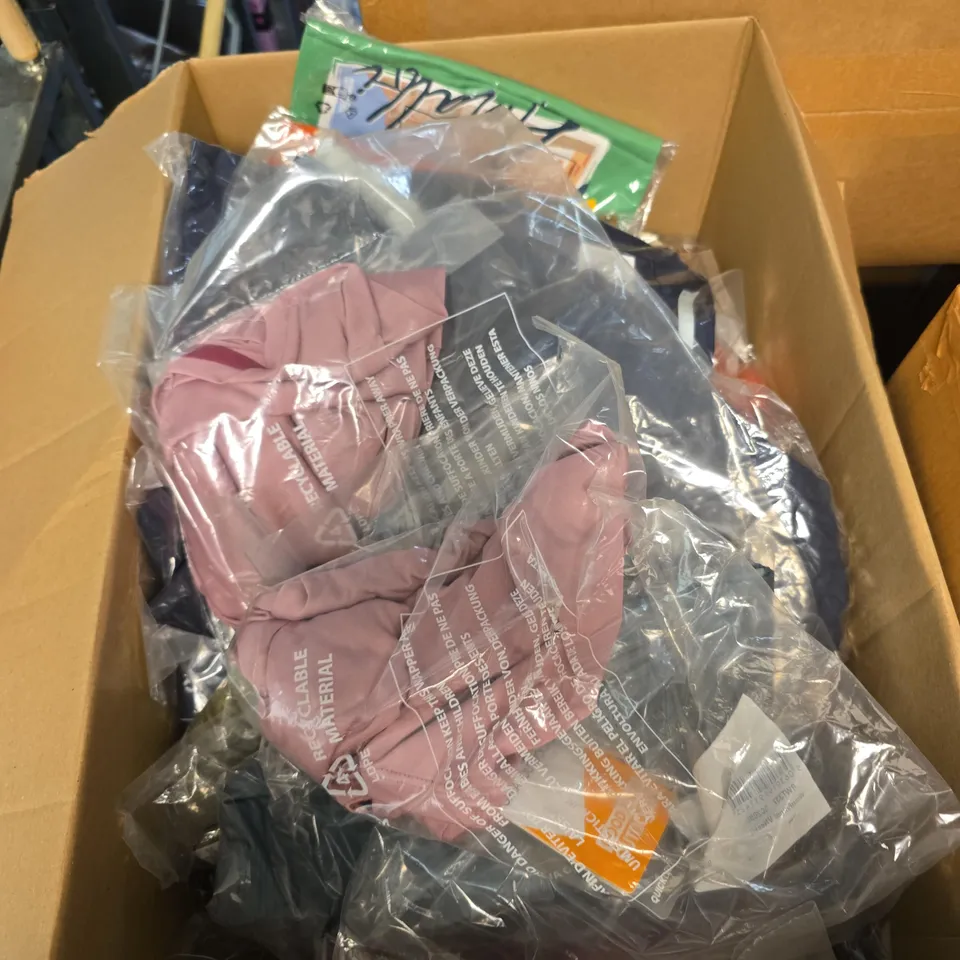 BOX OF APPROXIMATELY 50 ASSORTED BRAND NEW REGATTA ITEMS TO INCLUDE: HYPER DIMENSION 2 TOP
