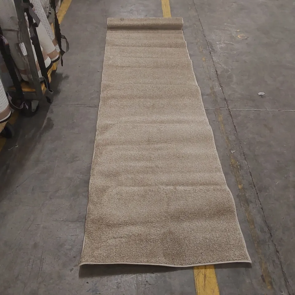 QUALITY DESIGNER RUG - APPROXIMATELY 300 x 79cm