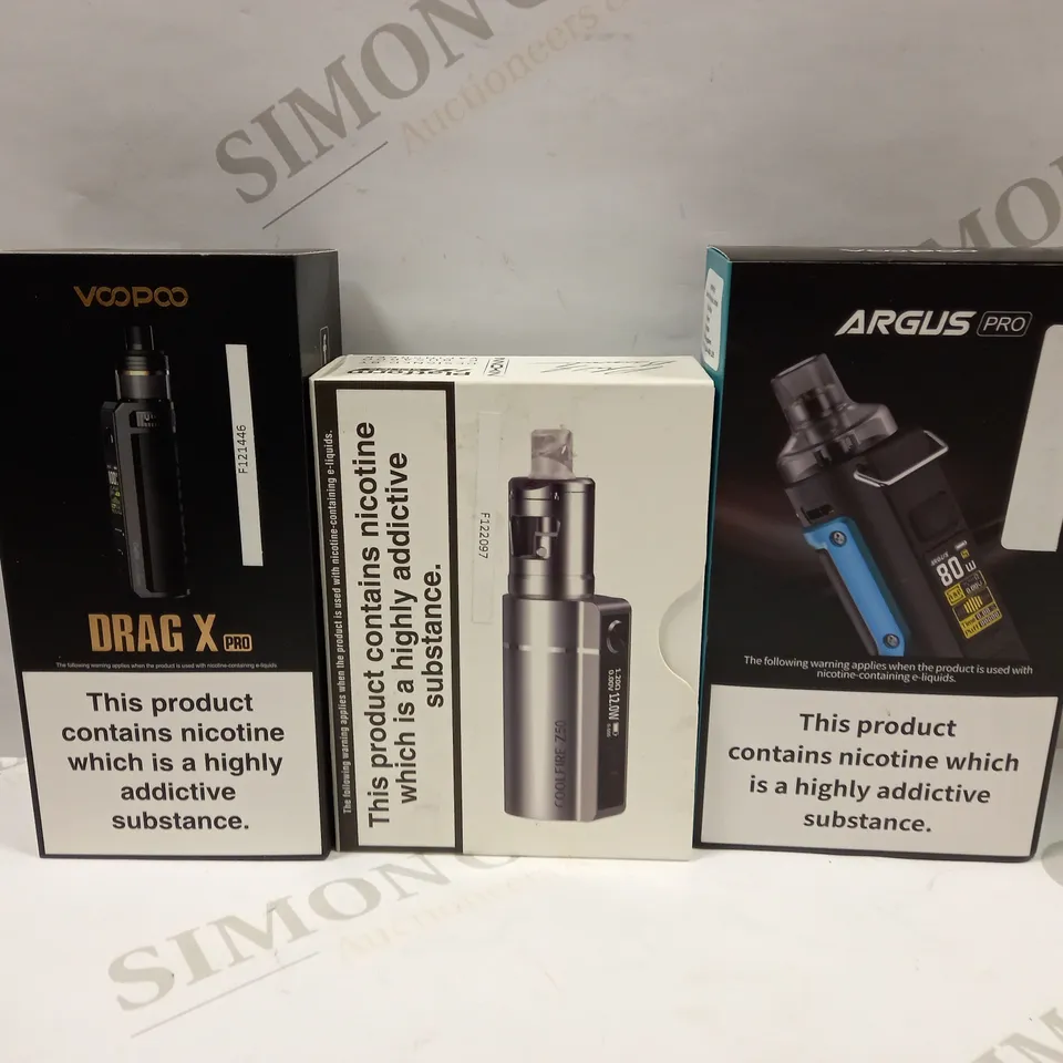 BOX OF APPROXMATELY 28 E-CIGARETTES AND LIQUIDS TO INCLUDE VOOPOO ARGUS PRO, INNOKIN COOLFIRE Z50 ZLIDE, VOOPOO DRAG X PRO, ETC