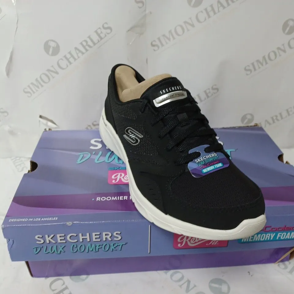 SKECHERS D'LUX BLACK TRAINER - SIZE UK 5.5