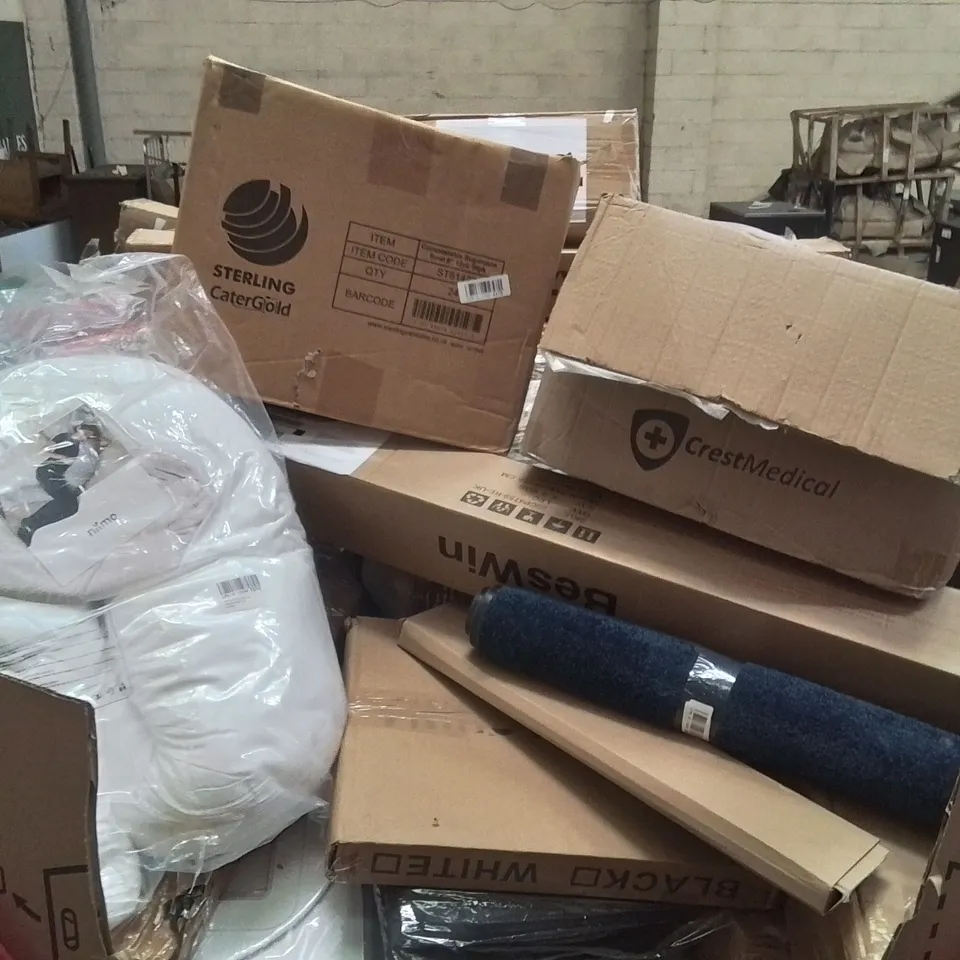 PALLET CONTAINING VARIOUS ASSORTED BOXED HOUSEHOLD ITEMS TO INCLUDE: LARGE PILLOW, THROWS, AREA RUG, CAT CLIMBING TREE AND LOTS MORE UNMARKED BOXED ITEMS 