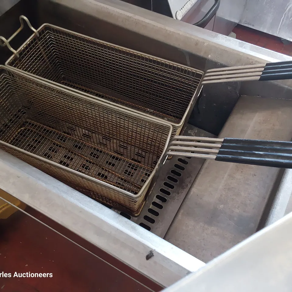 LINCAT GAS FIRED FREE STANDING TWIN BASKET SINGLE TANK DEEP FAT FRYER 