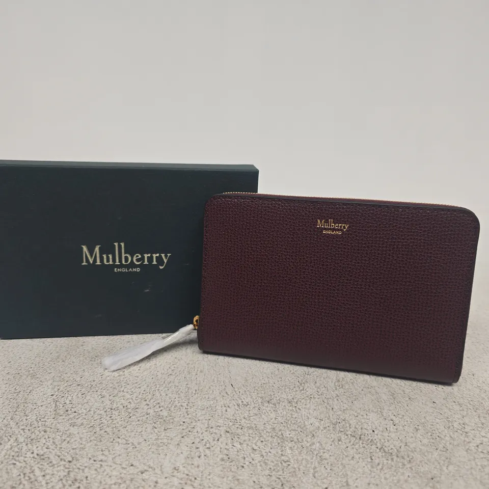 BOXED MULBERRY LEATHER ZIP WALLET – BURGUNDY 