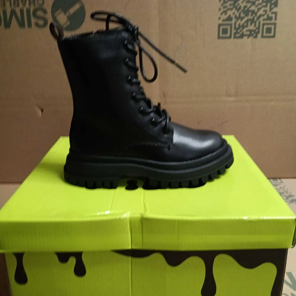 KOI KIDZ MAGIC DREAMERS LACE UP BOOTS BLACK SIZE 11