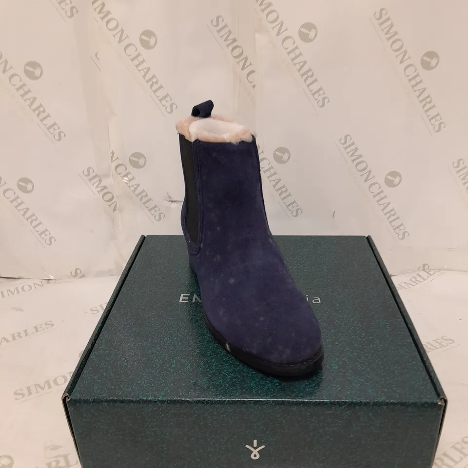 PAIR OF EMU AUSTRALIA DARK BLUE ANKLE BOOTS - SIZE 7