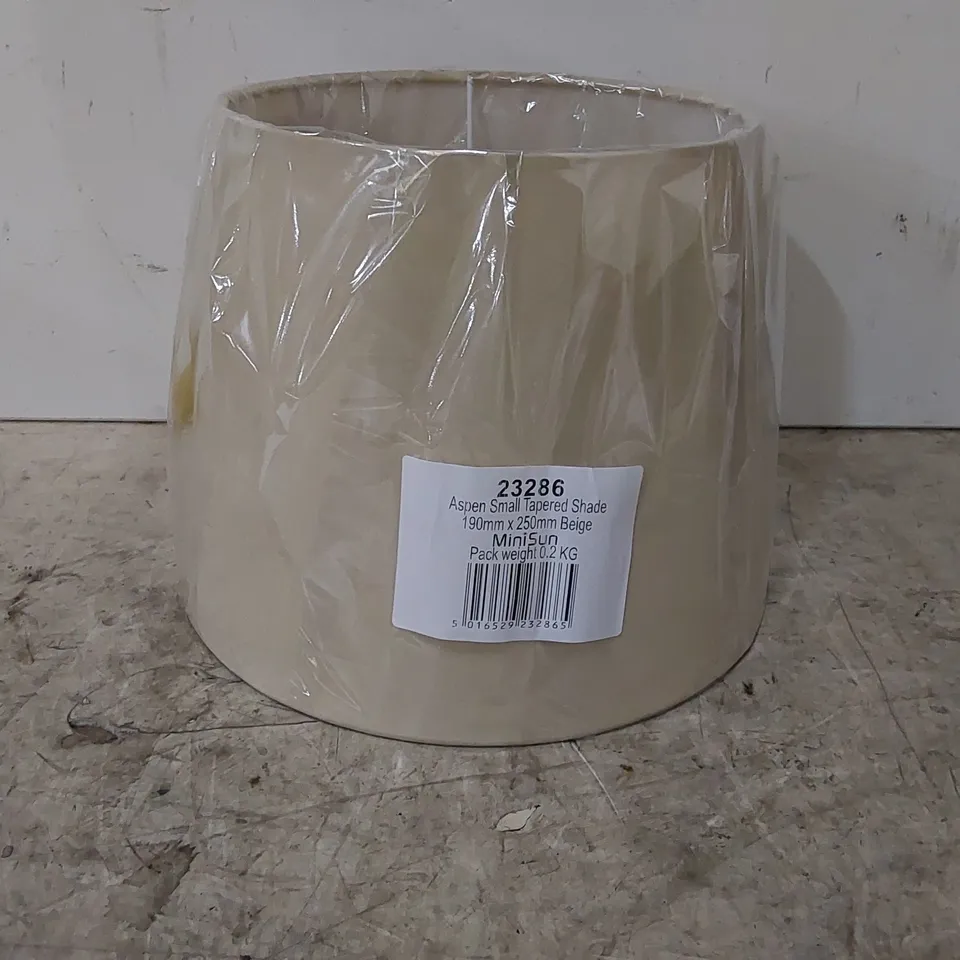 BOXED CHAMPAGNE 48.5CM TABLE LAMP (1 ITEM)