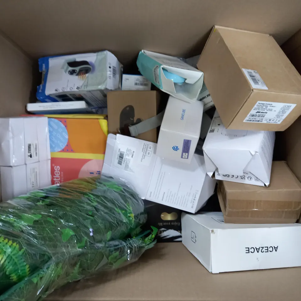 BOX OF APPROXIMATELY 30 ASSORTED HOUSEHOLD ITEMS TO INCLUDE LED STRIP LIGHT, MINI WHALE FOUNTAIN BATH TOY, HANGING NECK FAN, ETC