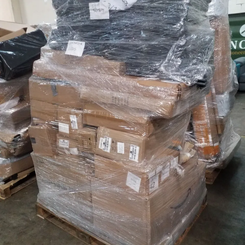 PALLET CONTAINING ASSORTED PRODUCTS INCLUDING CHANDELIER, BARBECUE GRILLS & BRAKE CALIPERS