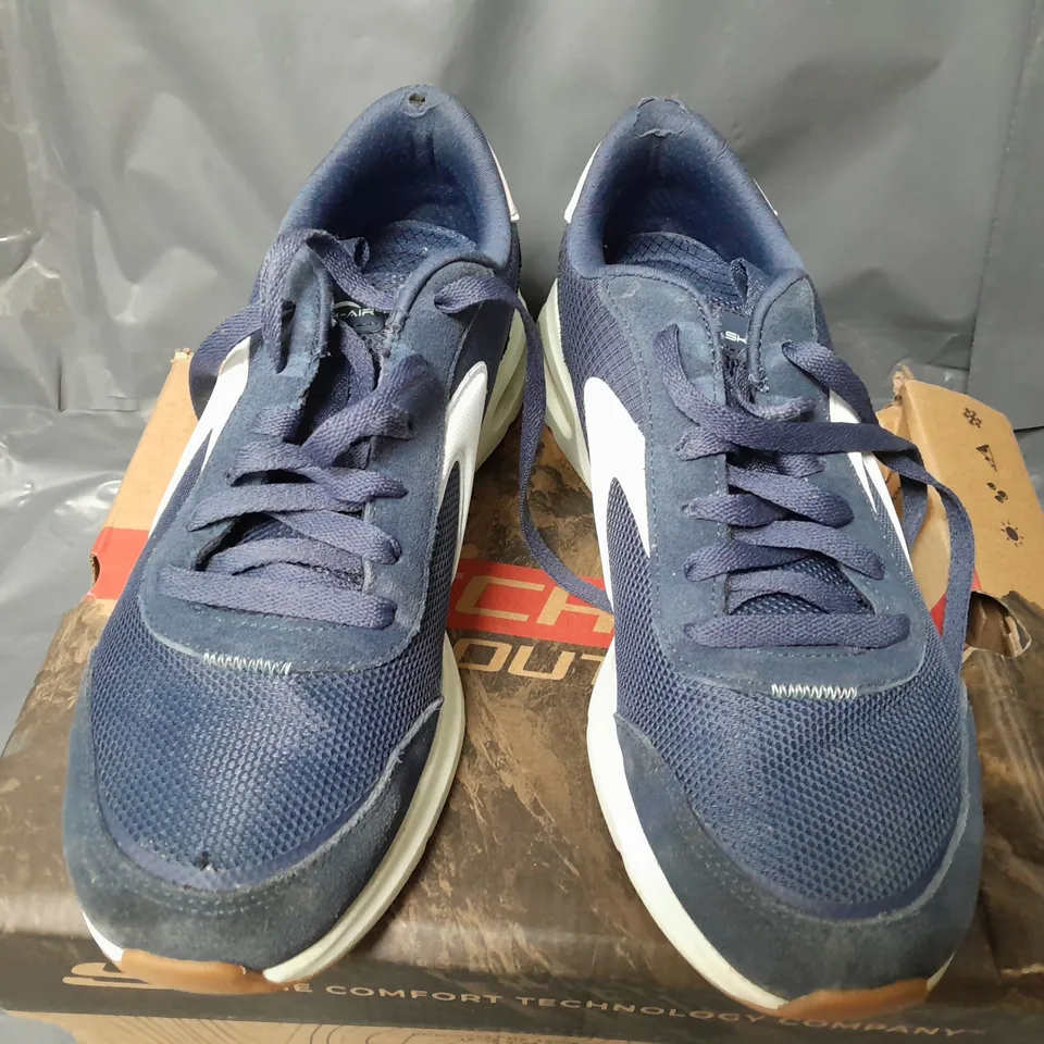 BOXED SKECHERS AIR COURT TRAINERS IN NAVY - SIZE 5.5