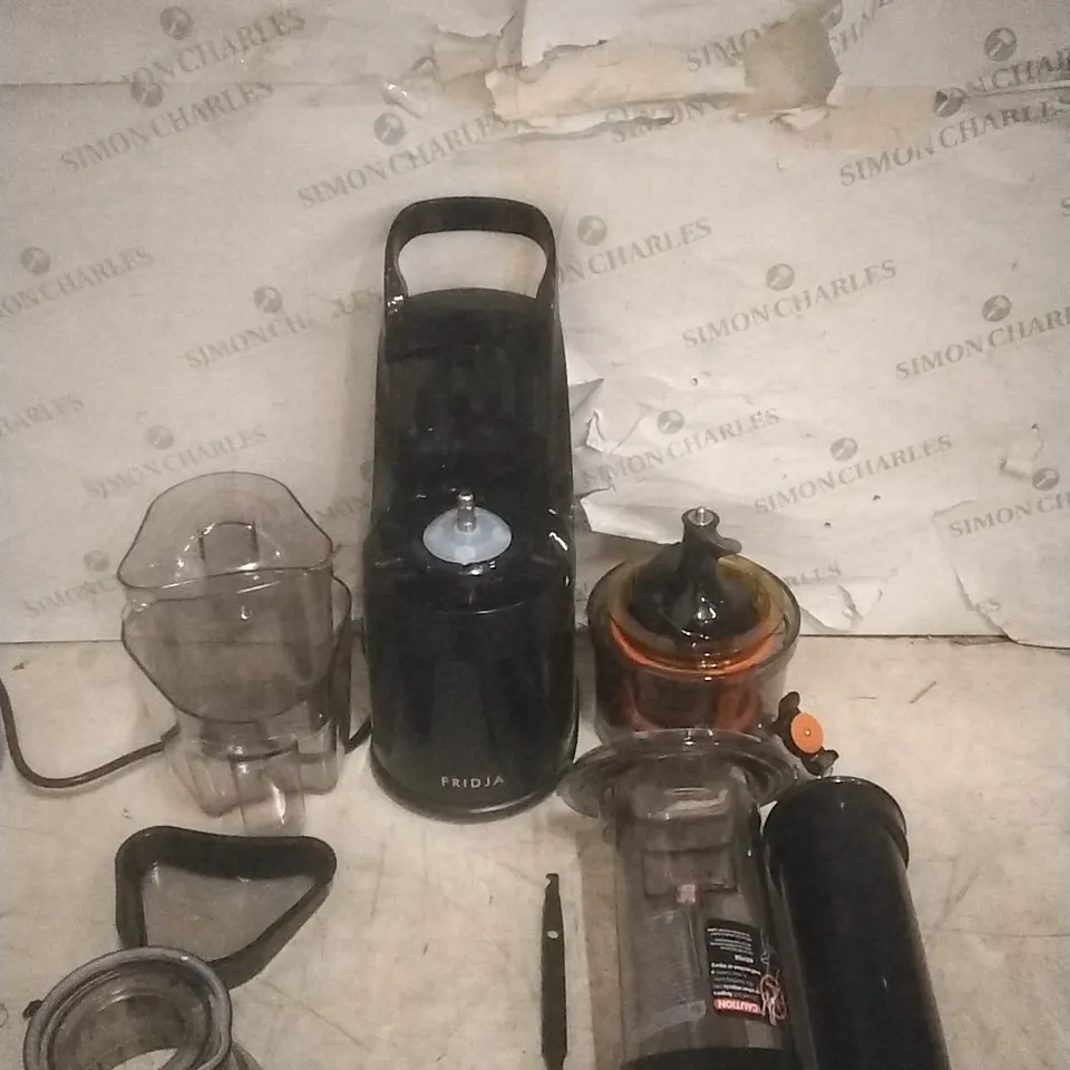 BOXED FRIDJA F1900 JUICER 