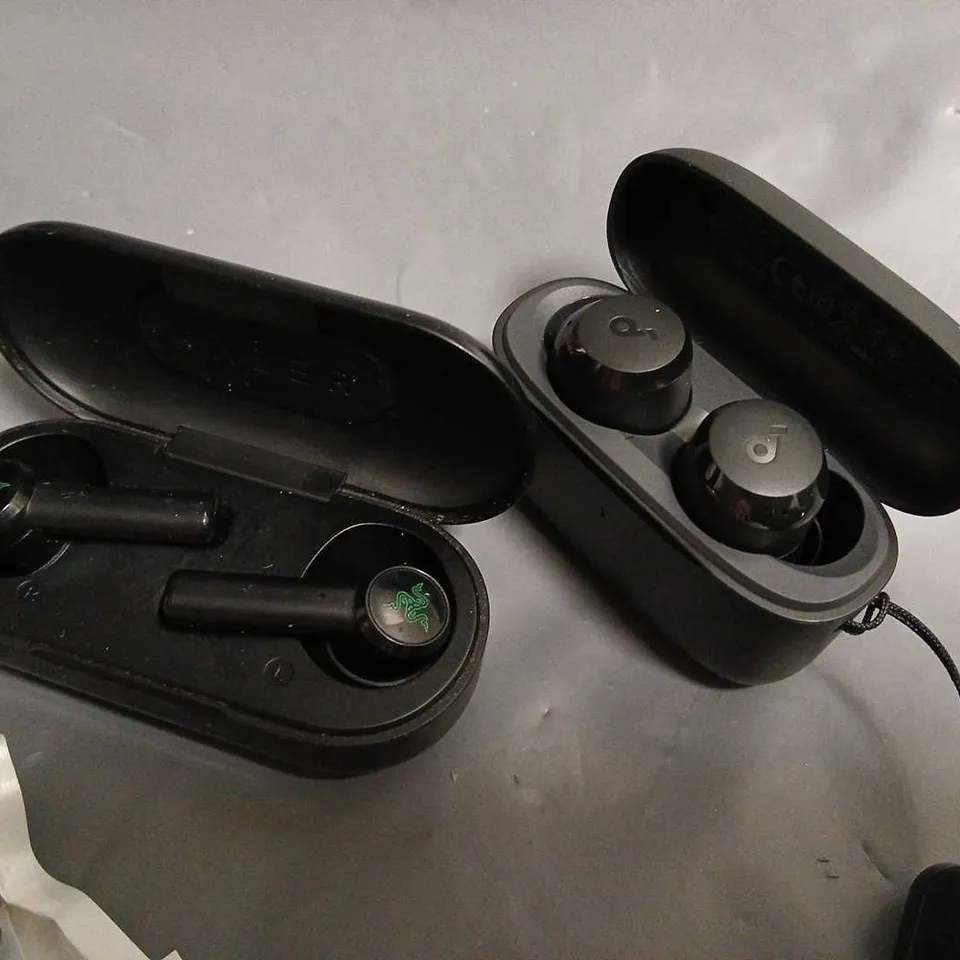 LOT OF APPROXIMATELY 13 ASSORTED AUDIO ITEMS TO INCLUDE BOTH WIRED AND WIRELESS EARPHONES