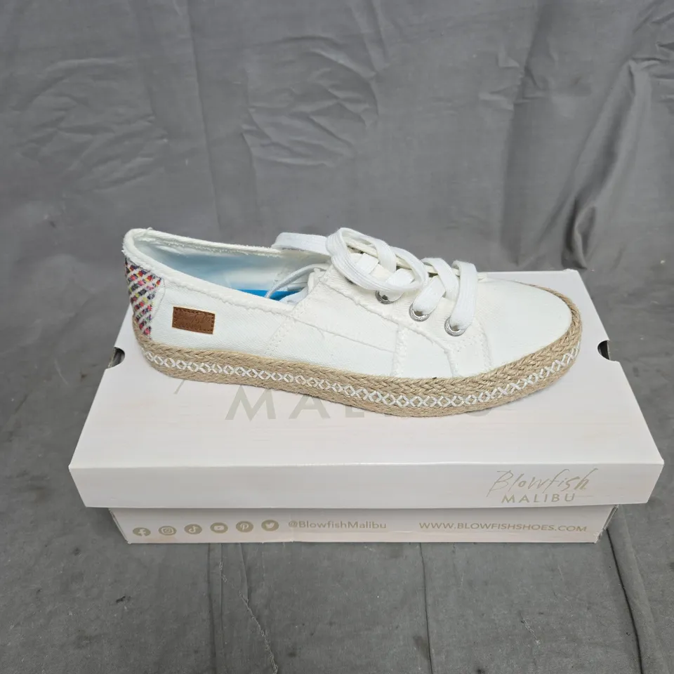 BLOWFISH MALIBU WOMEN'S WHITE CANVAS ESPADRILLE SNEAKER – BOXED SIZE 6