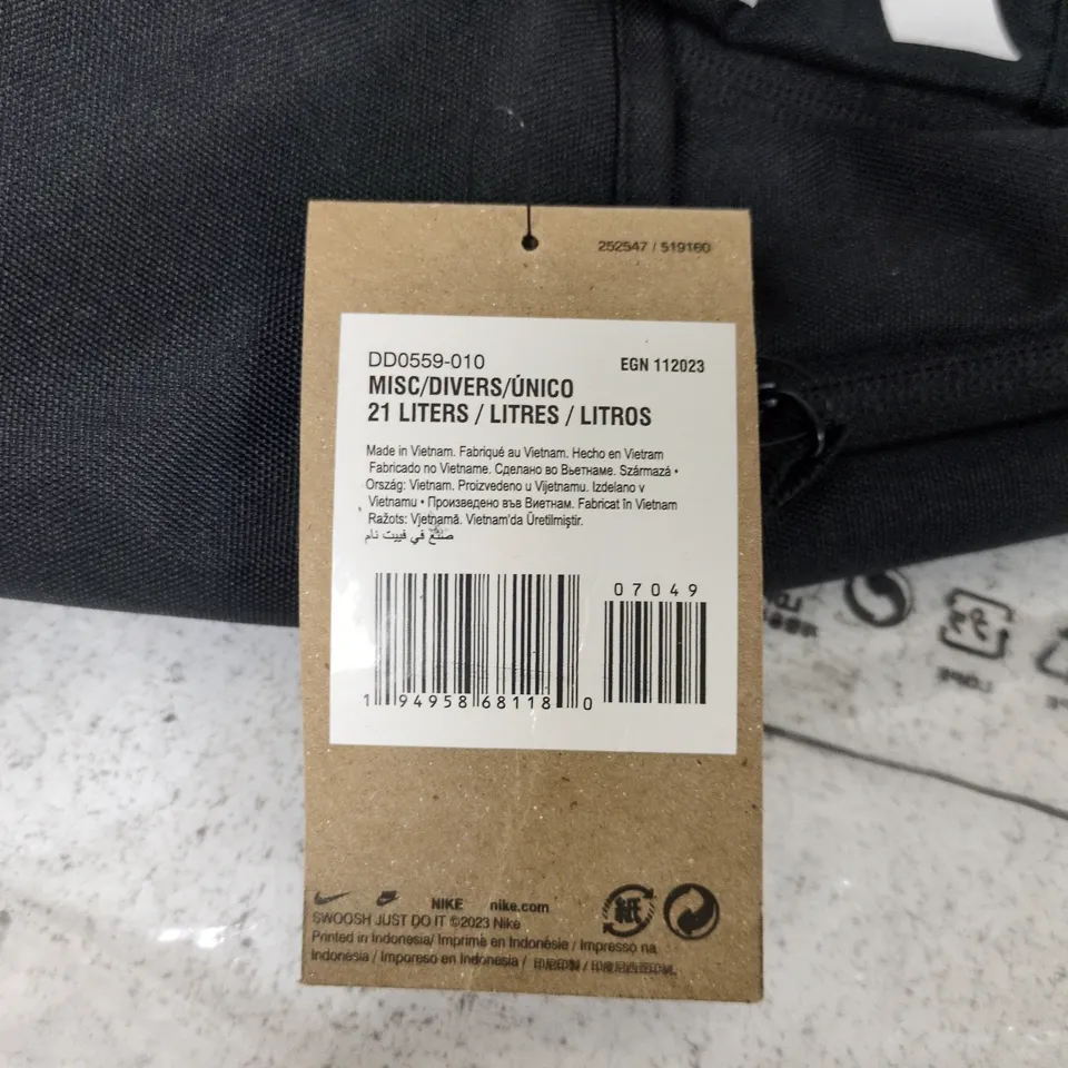 NIKE 21L BLACK BACKPACK