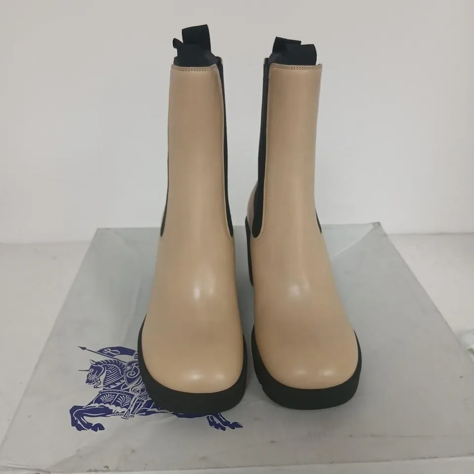 BURBERRY LEATHER CHELSEA BOOTS – COLOUR CUSTARD, UK 4.5 (EU 37.5)