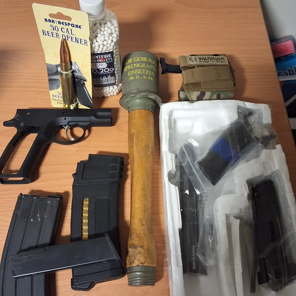 LOT OF APPROXIMATELY 12 ASSORTED SPORTING ITEMS TO INCLUDE BB PELLETS, CATAPULT AND SPARE AIRPORT PELLETS AND MAGAZINES