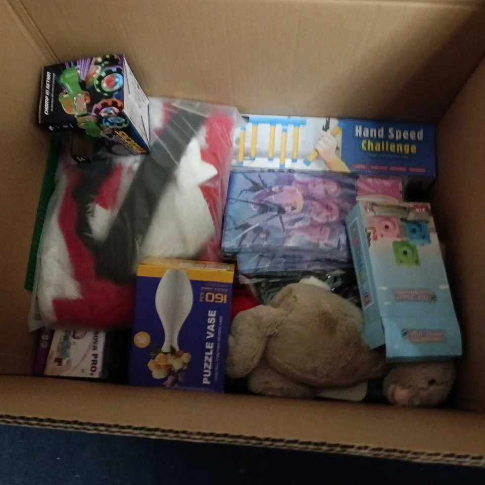 LARGE ASSORTMENT OF CHILDREN'S TOYS, GAMES & PLUSH ITEMS