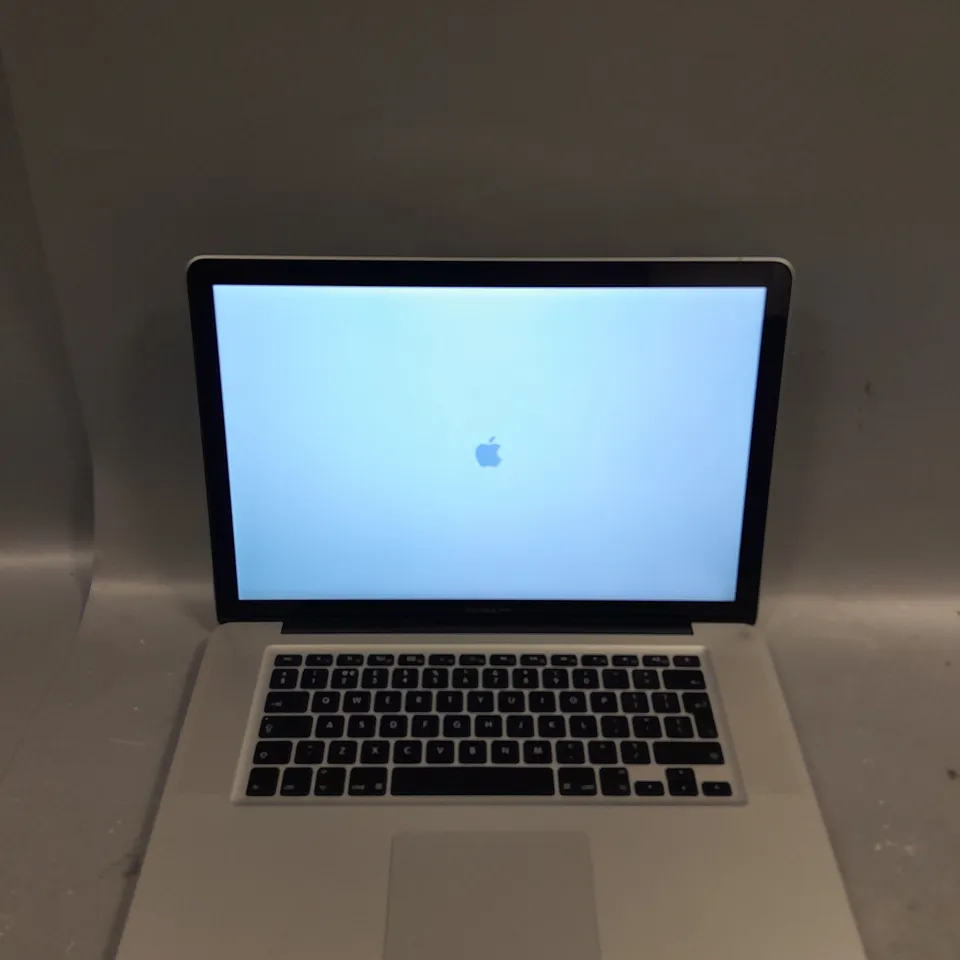 APPLE MACOOK PRO